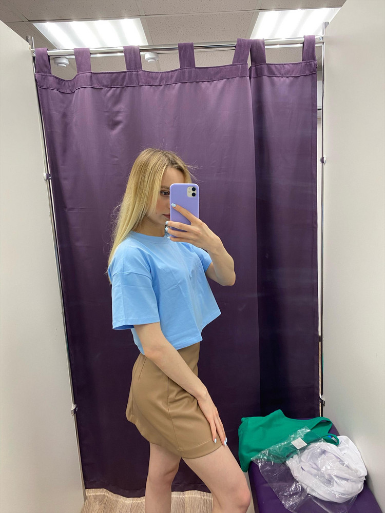 Футболка хорошая.Цвет конечно очень отличается, хотелось нежно голубой. Но я ее все равно взяла. Так как качество хорошее 