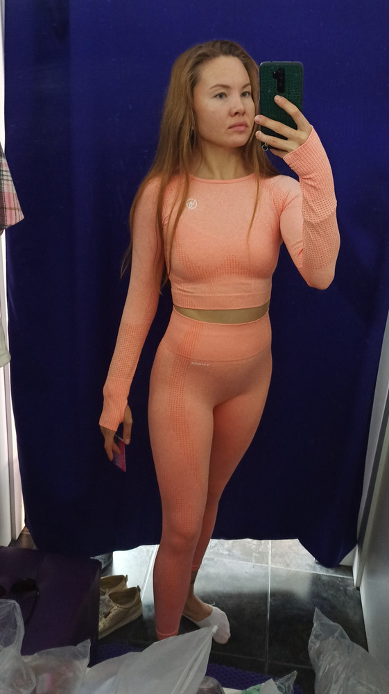 Хорошенький, но выбрала другой) может всё же потом закажу)