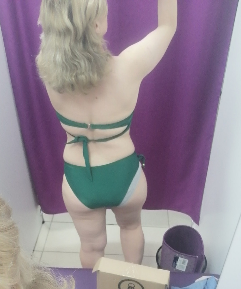 Вроде не плохой, но как то не комфортно лиф сидел.