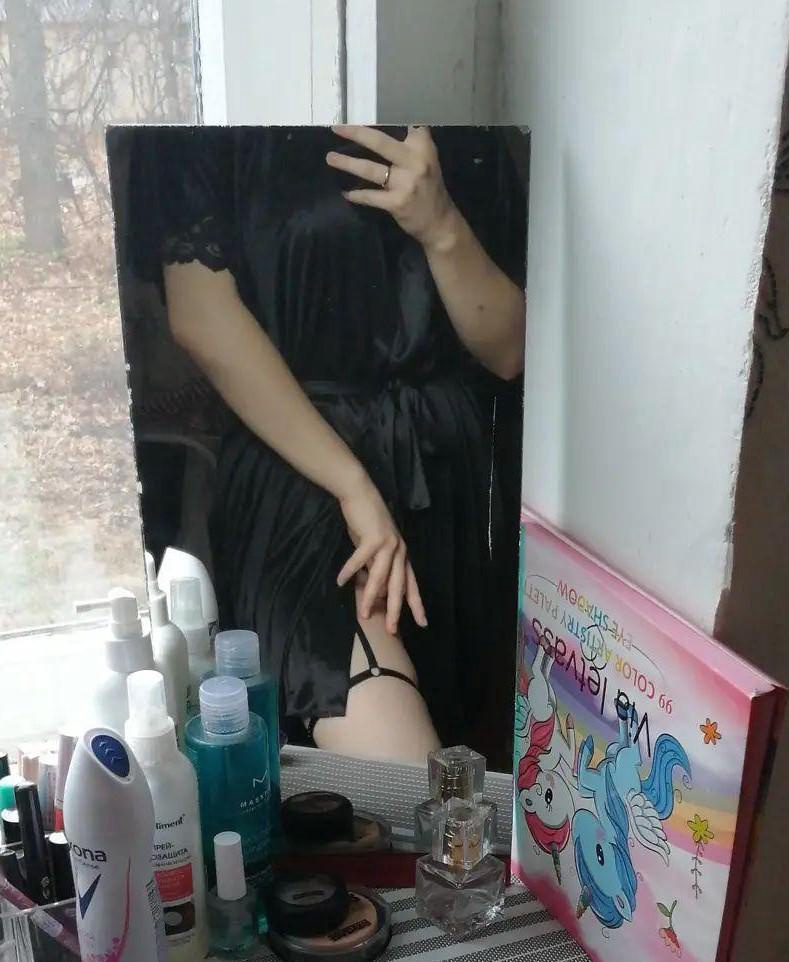 Брала сразу комплектом с верхом. С кружевным бельём - бомба пушка!
Цена - очень удивила, и естественно качество за такую цену тоже!

Лента эластичная, лёгкая. Не давит. Для особенного вечера, или выйти куда-то, то что нужно!