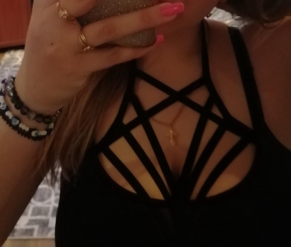 Хорошая портупея, единственное имеется не приятных запах и сильно тянется в районе шеи , это все поправимо.