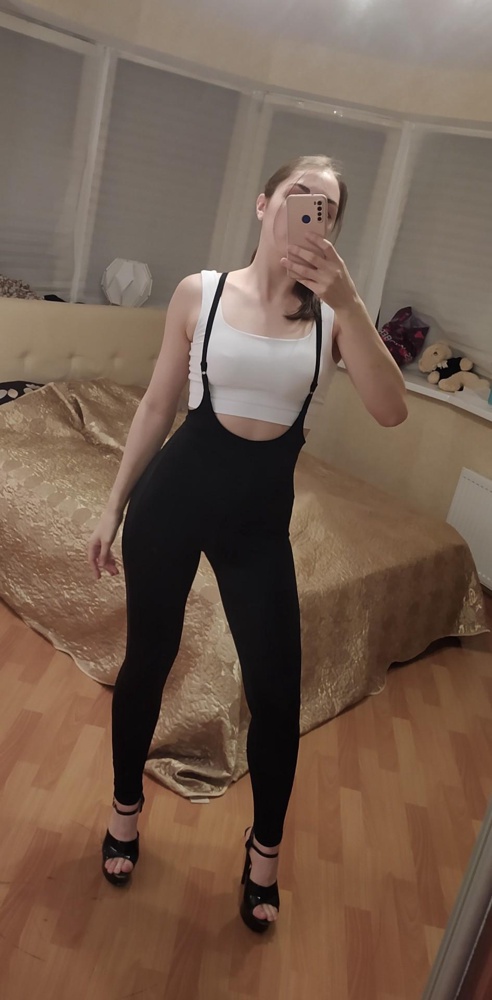 Супер комбез! У меня ОБ 103, размер L сел даже свободно, комбинезон хорошо тянется, при этом утягивающий эффект имеется. Очень удобный, комфортный для танцев.