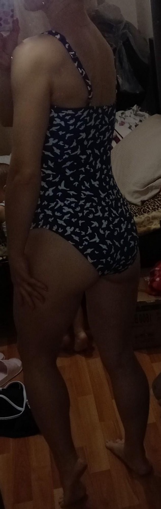 Отлично садится. Скрывает не ровности фигуры. Удобен. Отличное качество!!! Очень романтично)