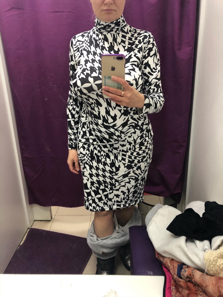 Думала будет плотное с ворсом как некоторые модели,ан нет тонкое как ночная но взяла за 355₽ пусть будет в размер идёт 