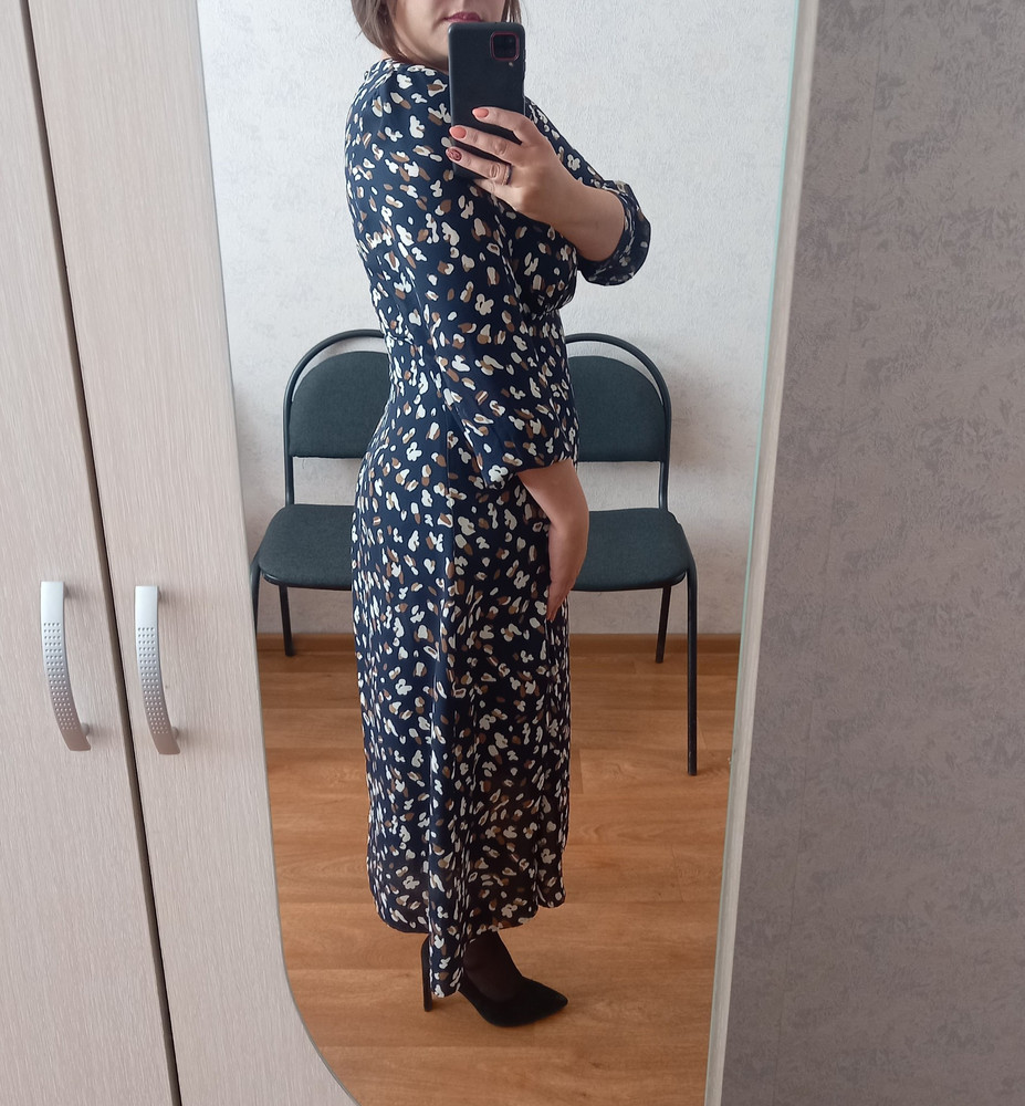 Ношу 46-48, размер L оказался мал, перезаказала на XL, платье село хорошо. В целом пошив хороший.