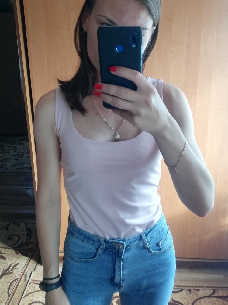 Мне понравилась майка, я заказала ещё в других цветах. В жару жарко в ней, синтетика все таки)