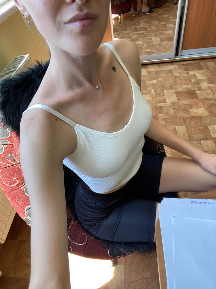 Отличный топ за свою цену!+ В подарок резиночка для волос,Благодарю.