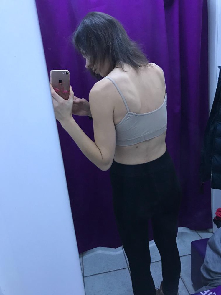 Топ очень приятный, качественный, но мне туговат под грудью, хочу заказать больший размер. Очень понравился