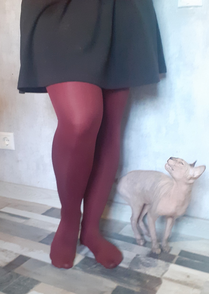 Чудесные колготки) Тянутся, приятны на ощупь, с ровной текстурой, без кривых швов и торчащих волосков. Хочу себе других цветов такие же)