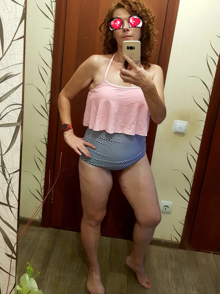 Мне понравился! С такой фигурой очень сложно подобрать раздельный купальник, животик, растяжки, маленькая грудь при широкой спине, плоская попа...🤭😂 На стройной девушке конечно выигрышней сидит! Но, тем не менее понравилось, как сел на мне. На момент заказа, по размерной таблице моего 48р. не было (Об-100, Ог-98) Взяла 46р. и не прогадала, 48р. был бы велик, особенно плавки, плюс в мокром виде растянется! Товар на 5+, продавца рекомендую, wb спасибо за доставку, все вовремя!