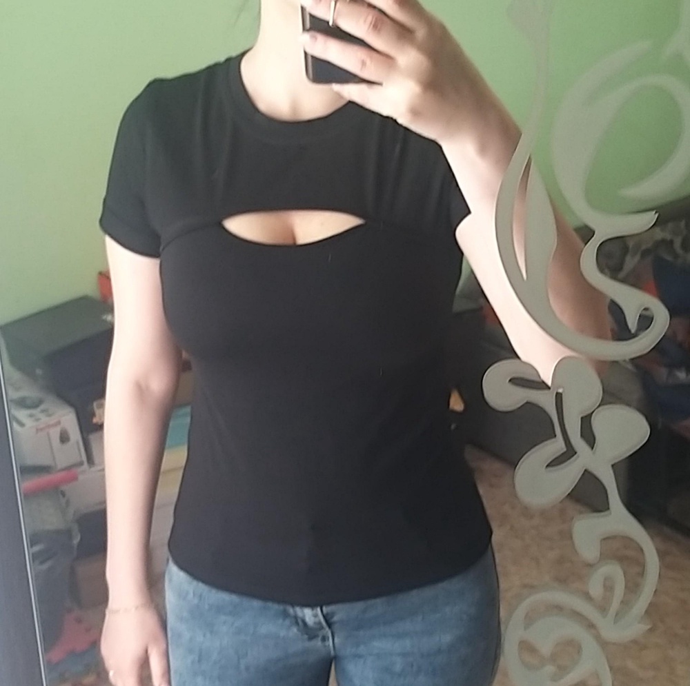 Майка супер, качество огонь, только вместо темно серого положили черную, ну оно и лучше)) рекомендую