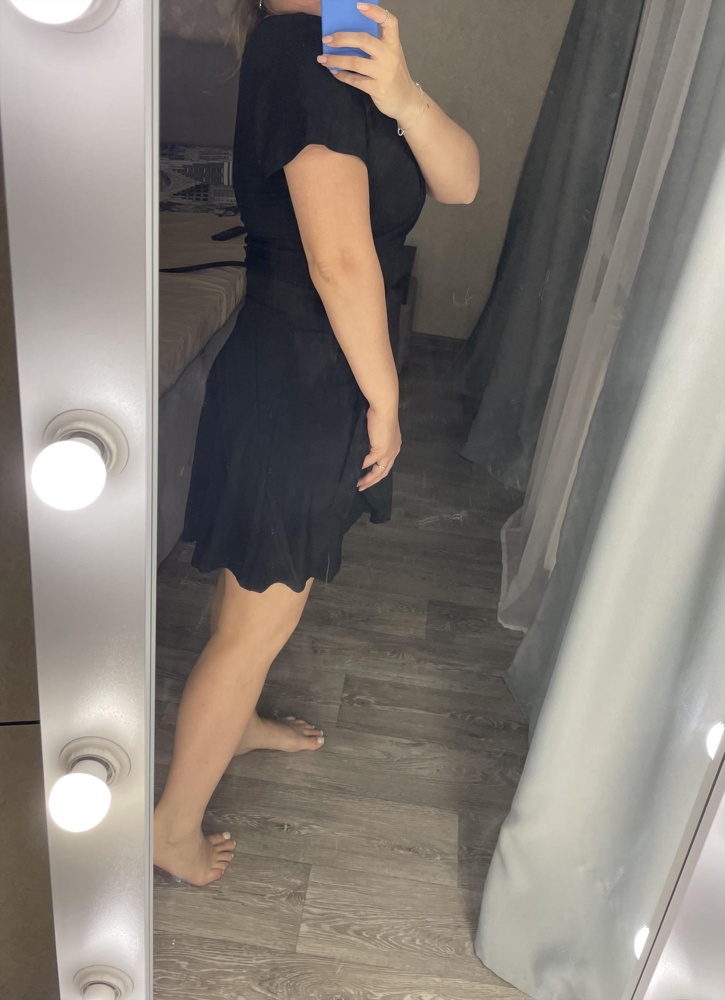 Очень понравилось, на рост 160 по длине отлично. Вырез смотрится классно😍 Ткань приятная к телу, выбирала между двумя и оставила это платье. Оно чудесное!