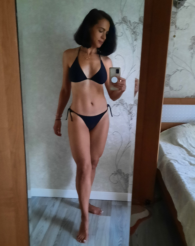 Всегда мечтала о таком купальнике на завязках, тут еще в комплекте 2 пары трусиков: одни более откровенные, "для загара")), вторые для плавания - супер. Качество отличное, сел как влитой. Рекомендую 