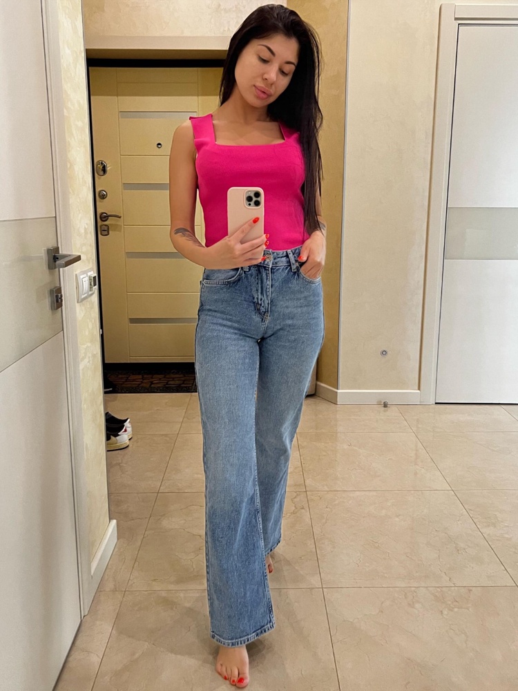 Хороший базовый топ, под низ надо надеть белье иначе грудь светися😁