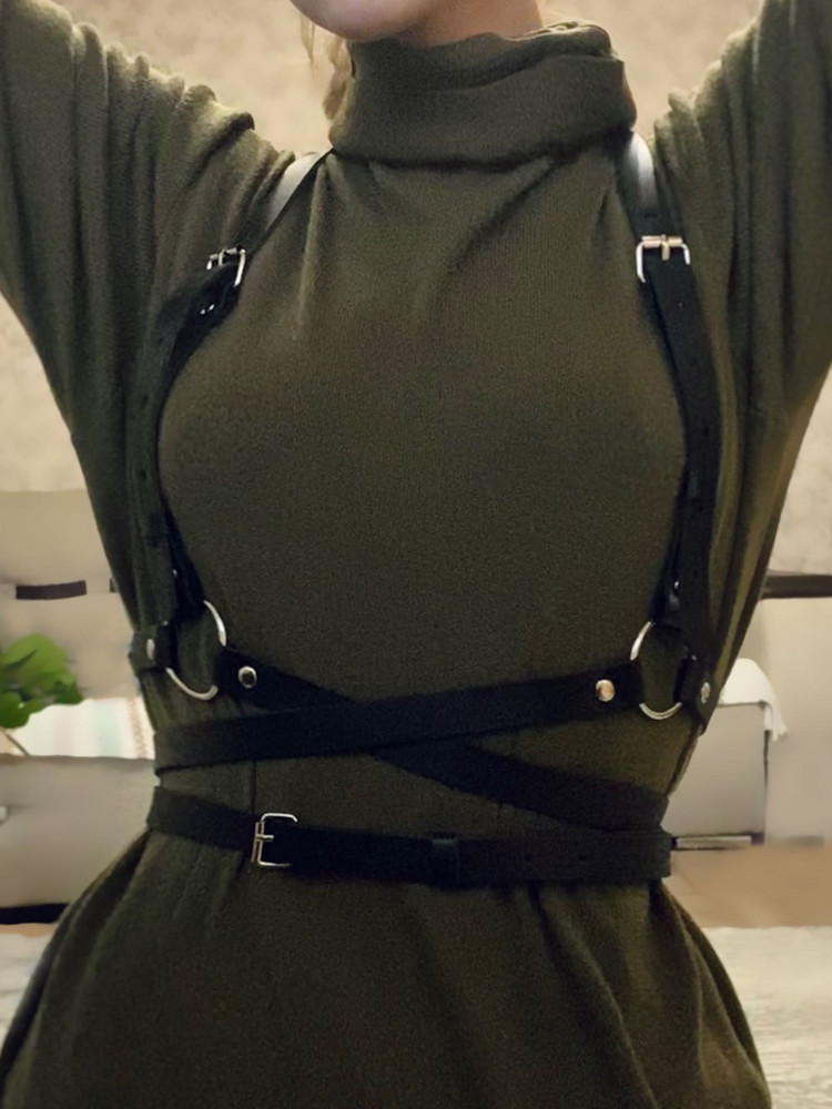 Отличная портупея за свои деньги, признаюсь, ожидала худшего. Не сыпется, достаточно прочная, не на «соплях». Супер!