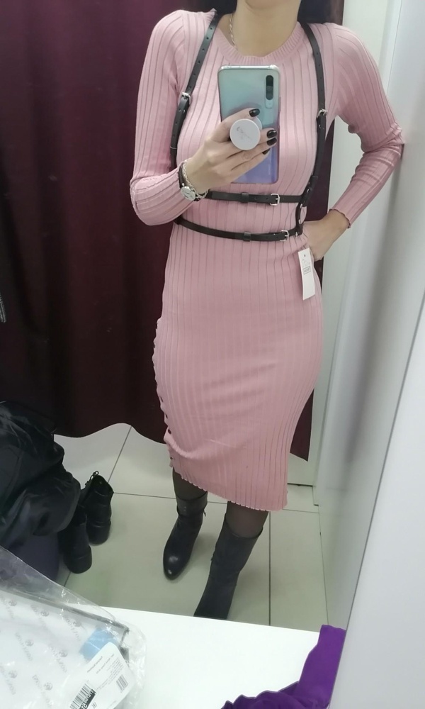 Нормально смотрится, на мой размер 40 россии подошел этот размер, брала 36-38 был мал