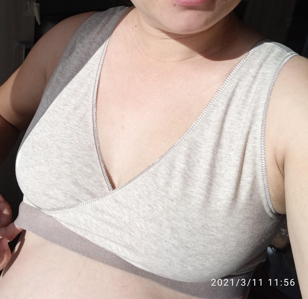 Топик мне понравился, у меня уже был один, этот немного другой, ткань плотнее, упакован хорошо, без брака, мне подошёл, мои параметры грудь 99, П/Г 83, не давит, лямки не врезаются, все хорошо. Единственное только я не поняла, действительно х/б не 95%, но это по ходу у всех, хоть в одном из отзывов, производитель написал, что это пересорт у них там, слишком часто у вас пересорт!!! Да лично мне пофиг, а так конечно незнаю как носиться будет, может жарко  в нем будет? Посмотрим.