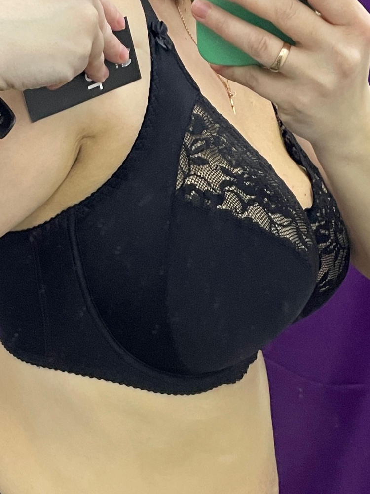 Основательный лиф, ни сантиметра груди не выскочит 😅 И форма хорошая. 104/78