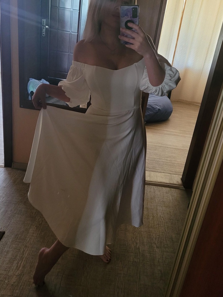 Влюблена в это платье 😍
Заметили небольшой косяк (косточка от карсета на груди немного торчит , это заметно ), но даже не буду снимать звезду за это )))
Оформили возврат , жду денежки и закажу заново тут же )
Размер соответствует размерной сетке , на объем груди 93 см заказала 46 размер ! Идеально! Ни чего не передавливает ! Прикрывает проблемные места на руках )))
В общем идеально ! Жду скорее возврат денег и с нетерпением оплачиваю новое 🕊