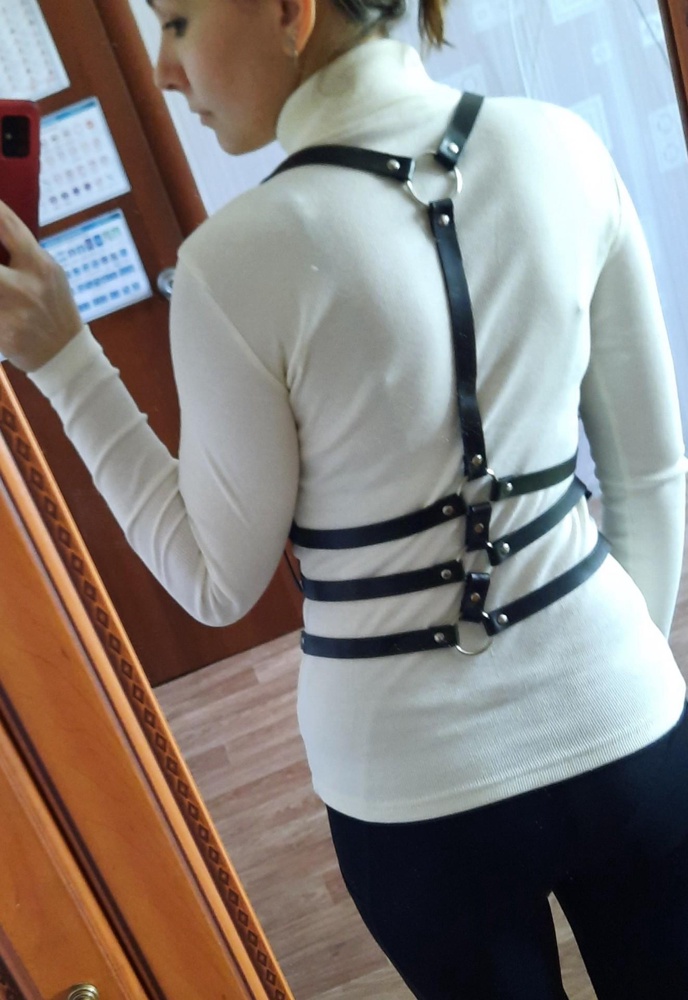 Портупея очень классная, действительно очень! Мягкие ремни но форму держат превосходно!  И изнанка не осыпается, белую одежду не пачкает! На мой 44й размер буду ещё делать дырочки, велико, но смотрится потрясающе, спасибо большое 👍👍👍