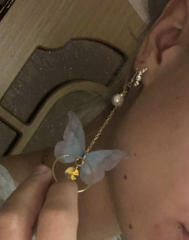 Хорошие ассиметричные серёжки, смотрятся очень эффектно. Подойдут для праздника и на каждый день