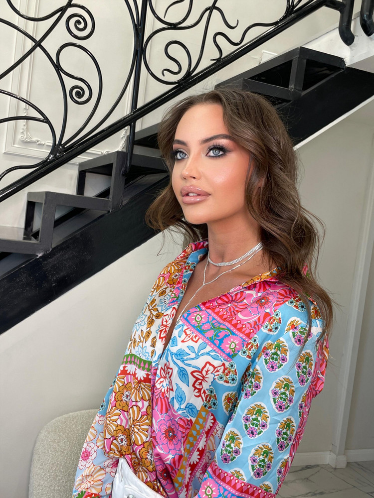 ОЧЕНЬ КРУТО ДОПОЛНЯЕТ ОБРАЗ, удобен в носке, выглядит очень дорого, качественный чокер, рекомендую