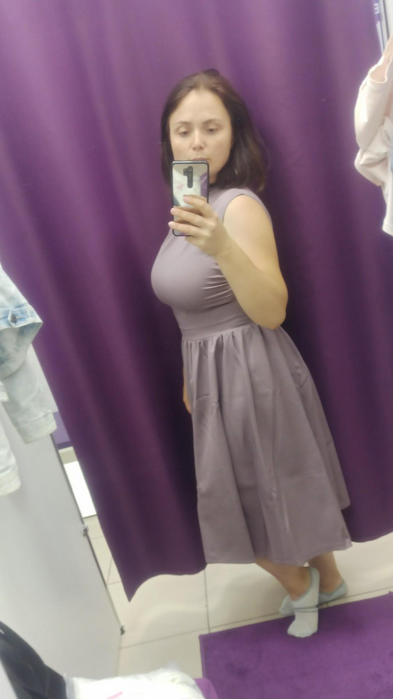 Цвет в принципе совпадает , но кто хочет свободнее надо брать размер больше , этот впритык , но тянется. Для мероприятия хорошо )