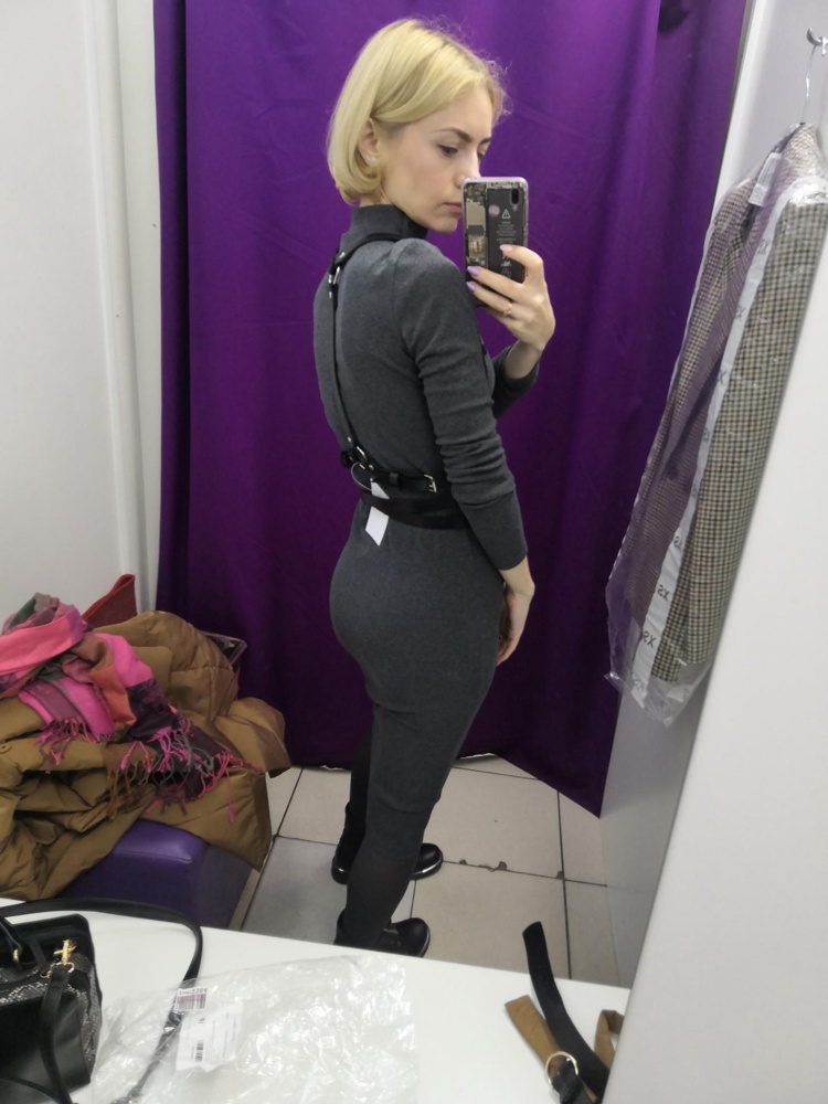 Выбрала в соответствие с размерной  таблицей, но потрупея оказалась большая. На 80/65/90 размер 40-42 большой, остаётся много лишнего свобдного конца ремня и застежка съезжает на бок. А в остальном классная потрупея, очень понравилась. Перезакажу 36-38.