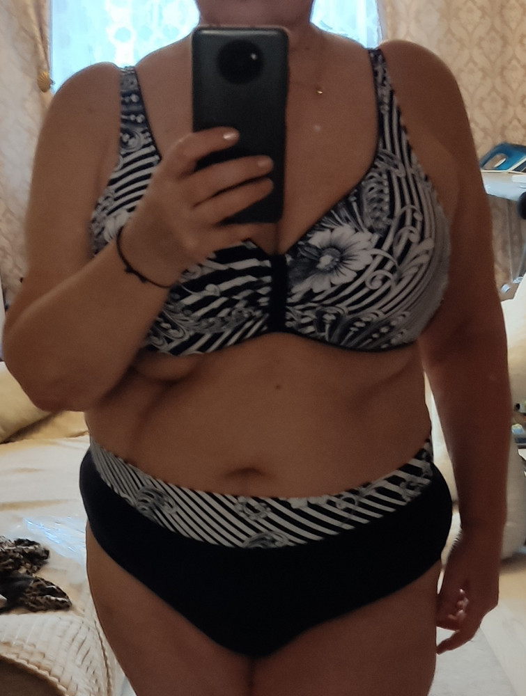 Прекрасный купальник , наверное один из самых лучших что у меня были , а я их меняю часто . Для 56 размера чашечки бюстгальтера чуть большеваты ,так что скорее всего немного большемерит .