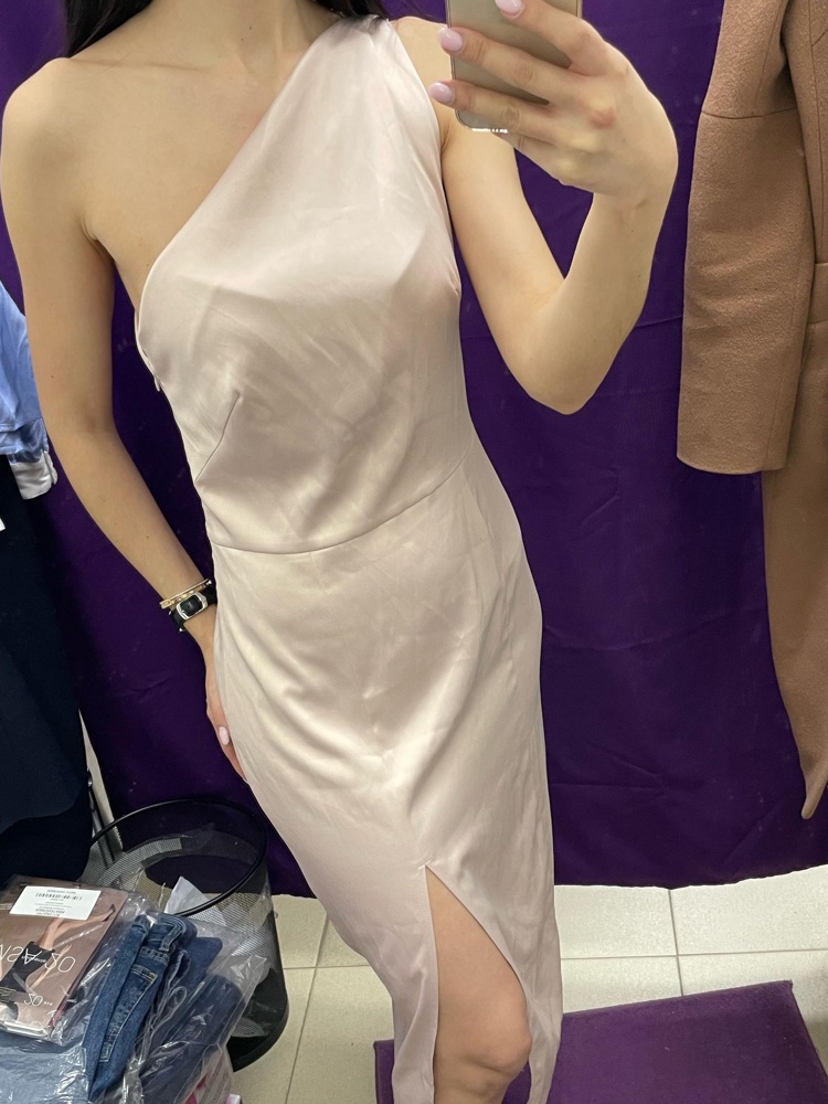 Мне очень понравилось платье, достойное. И ткань, и фасон. Но я вообще не поняла как размер 44 на мне не застегнулся до конца, а 46 настолько велик! Причём точно такое же платье этой фирмы, но с длинным рукавом в р-ре 44 сидит идеально. В общем, есть несоответствие в размерах.