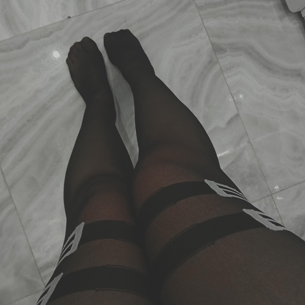 Пришло без застяжек, на 170 роста хорошо подошло. Но лучше брать на рост поменьше ( На моей фигурке смотрится неплохой но поддержку груди нужно бык побольше сделать.