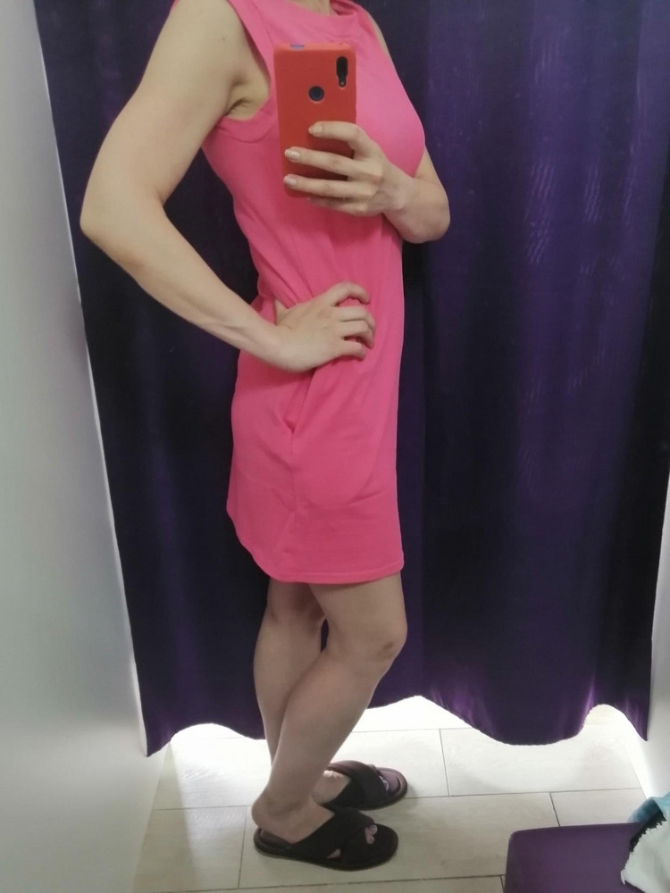 Платье отличное, ткань плотная. Хоть и написано, что цвет чёрный, но заказывала розовый, в таком цвете и привезли. Размер в размер. Рекондую 👍🏼