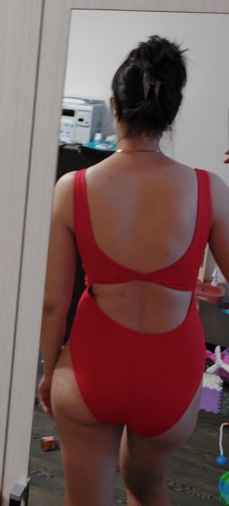 Классный купальник! Посмотрим, как поведёт себя во время купания! Сел хорошо. На параметры ОГ 96, ОТ 78, рост 170 см подошёл размер L.