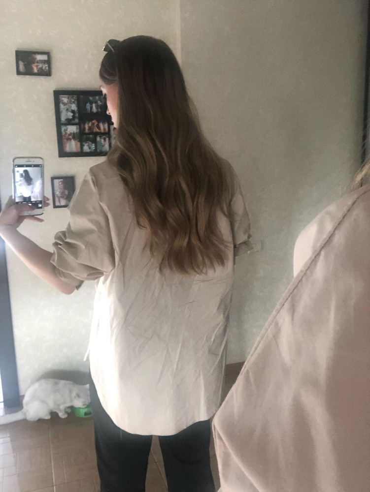 Будьте готовы к тому что ткань мнётся и остаётся мятой ВСЕГДА! Сколько бы вы не гладили и как бы не носили. На фото прикрепляю : гладила час наверно и вот прошло полчаса я посидела в ней в машине 😂