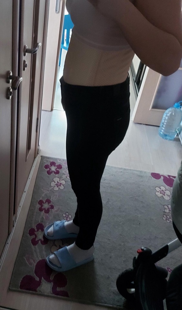 Это мой первый корсет. Купила после родов. Качество огонь. Надела в первый раз тяжело, потом уже легче. Утягивает, делает талию, главное размер правильно подобрать, чтоб складки не висели. Уже думаю второй по меньше заказать. Рекомендую, берите не пожалеете!