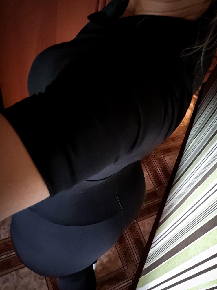 Я тааак его ждала!!! Не зря)) ОГОНЬ!
У меня не пропорциональная фигура, поэтому переживала. Рост 164см (конечно длину надо убирать, но я привыкла к этому, подвернула на 16см😂🙈), ОГ 88см, ОТ 69см, ОБ 109см.
Классный!!