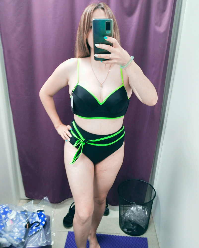 Так неплохой, но низ лифа загибается постоянно. Мне лиф не подошёл, подмышками всё вылазит. Трусики нормально. Взяла другой купальник 