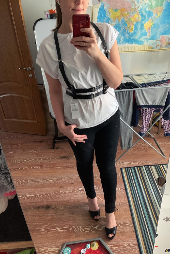 Очень понравилась) сделана добротно) взяла немного побольше размером. С помощью ремешков подстроила под свой размер. Отличный аксессуар! 