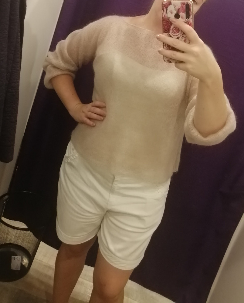 Красивый корсет, прекрасно упакован. Брала для того, чтобы под свитеры-паутинки надевать. Но, как и другие покупательницы, столкнулась с двумя основными проблемами: 1. очень сложно качественно затянуть его самостоятельно. Мне помогала девочка в пункте выдачи))) 2. после затягивания остаются длиннющие концы, которые непонятно куда прятать. Подобный корсет на молнии сбоку был бы удобнее. В целом о производителе осталось хорошее впечатление, сделано на совесть.