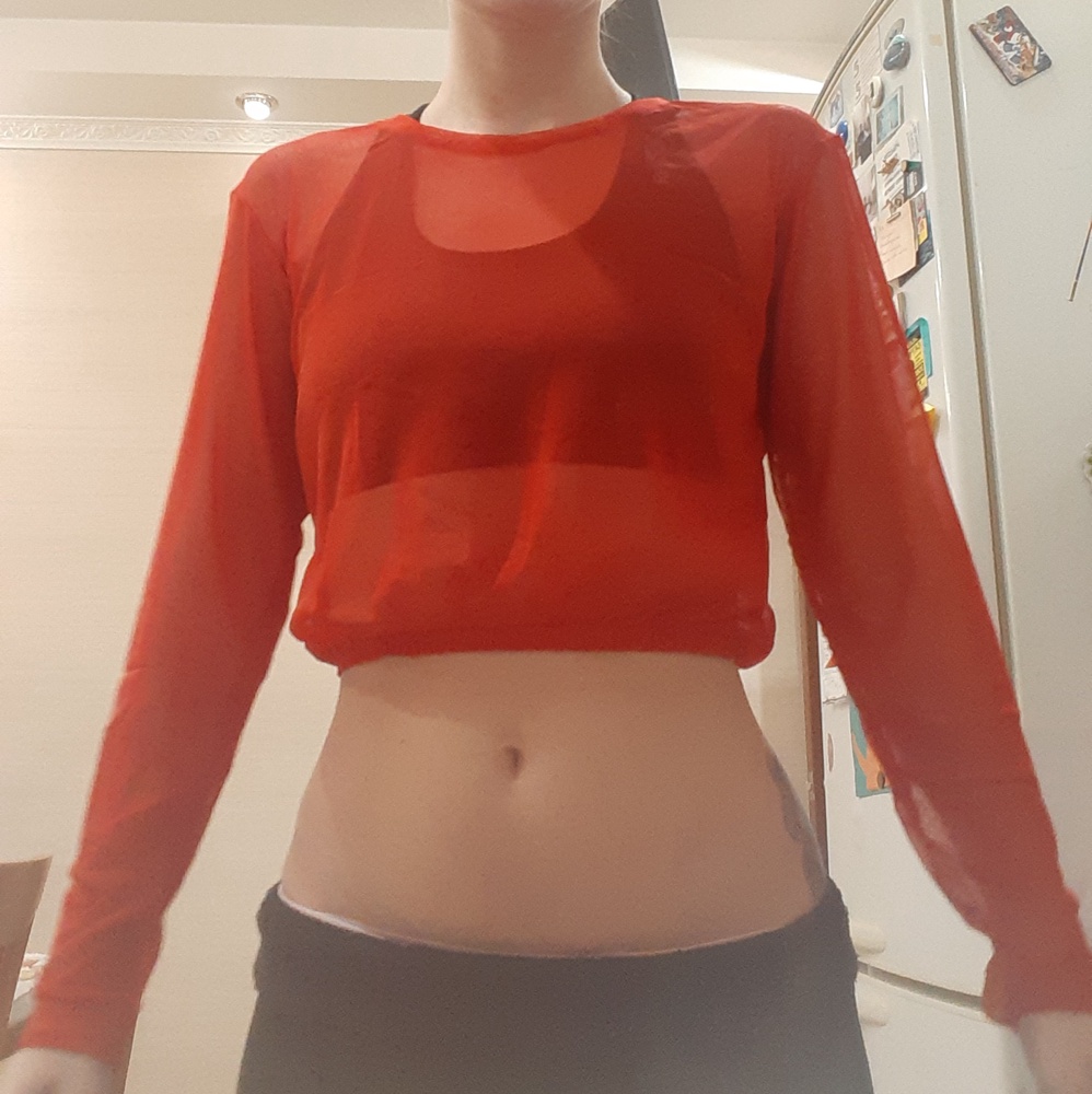 Отличная кофточка, подойдет на 42 и 44 (s и м) спокойно, свободная и тянется,спасибо большое, я осталась довольной