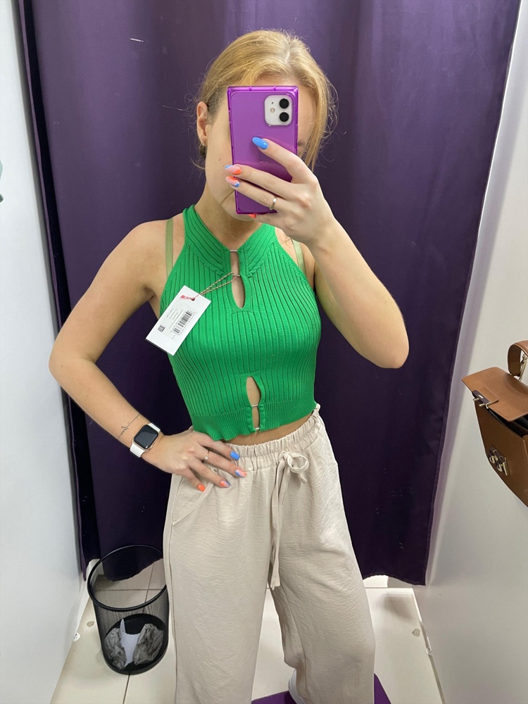 Топ красивый, сидит хорошо. Но материал не стоит своих денег 