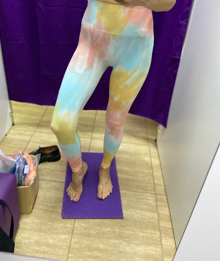 Отличные тайтсы! Яркие и удобные, хорошо сидят. Уже проверила их в беге сегодня -восторг.