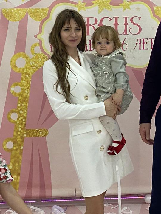 Красивое. Пуговицы заменю на другие и будет улет. Ткань хорошо гладиться. 