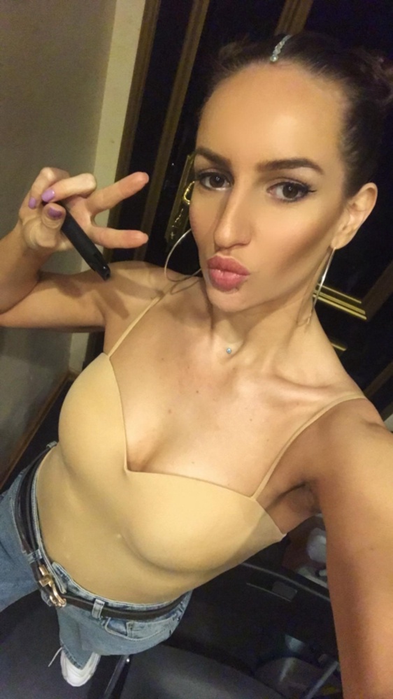 Отличный боди!)Сидит хорошо, у кого есть грудь вообще будет секси!) Но и без груди хорошо) ничего не оттопыривается, попа секси, можно делать как стринги) на мой 42 взяла S на рост 170( мой 164) чел как раз, меньше размер мерила, прям ооочеень короткий !) 