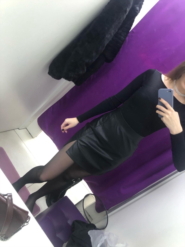 Неплохая для своей цены . Размер соответствует. Торчали нитки , но не критично.