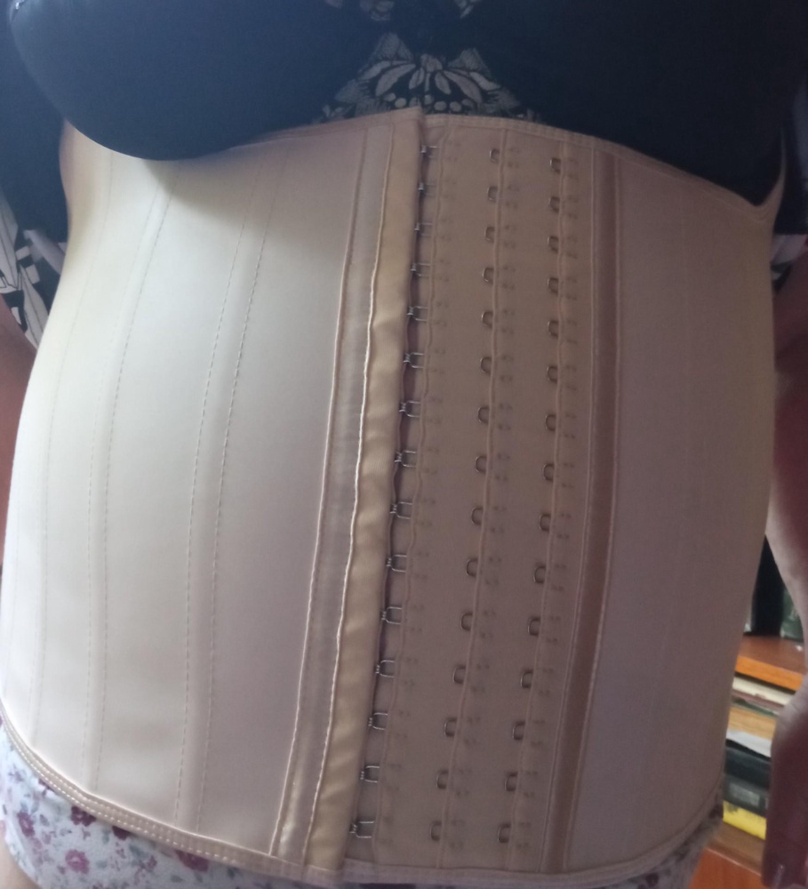 Корсет бомба, на от-128 сёл отлично, от-121 стала, очень приятный на ощупь, очень качественно  сшит, рекомендую.