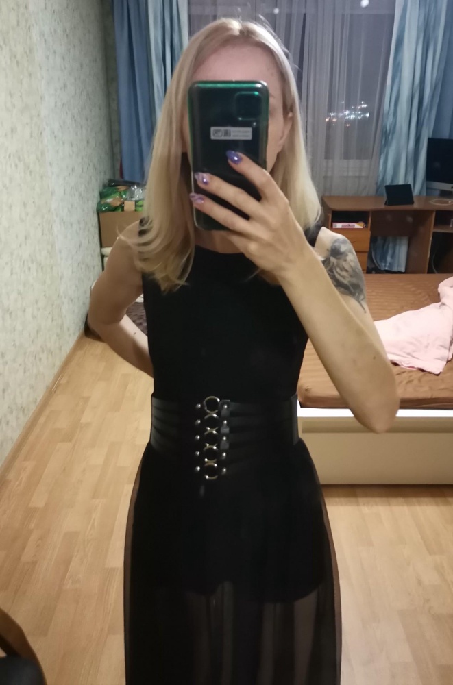 Бомбический комбез! Влюбилась в него сразу. Сшит идеально по моей фигуре, швы все ровные, нитки нигде не торчат. Качество ткани тоже  хорошее. Всем рекомендую.