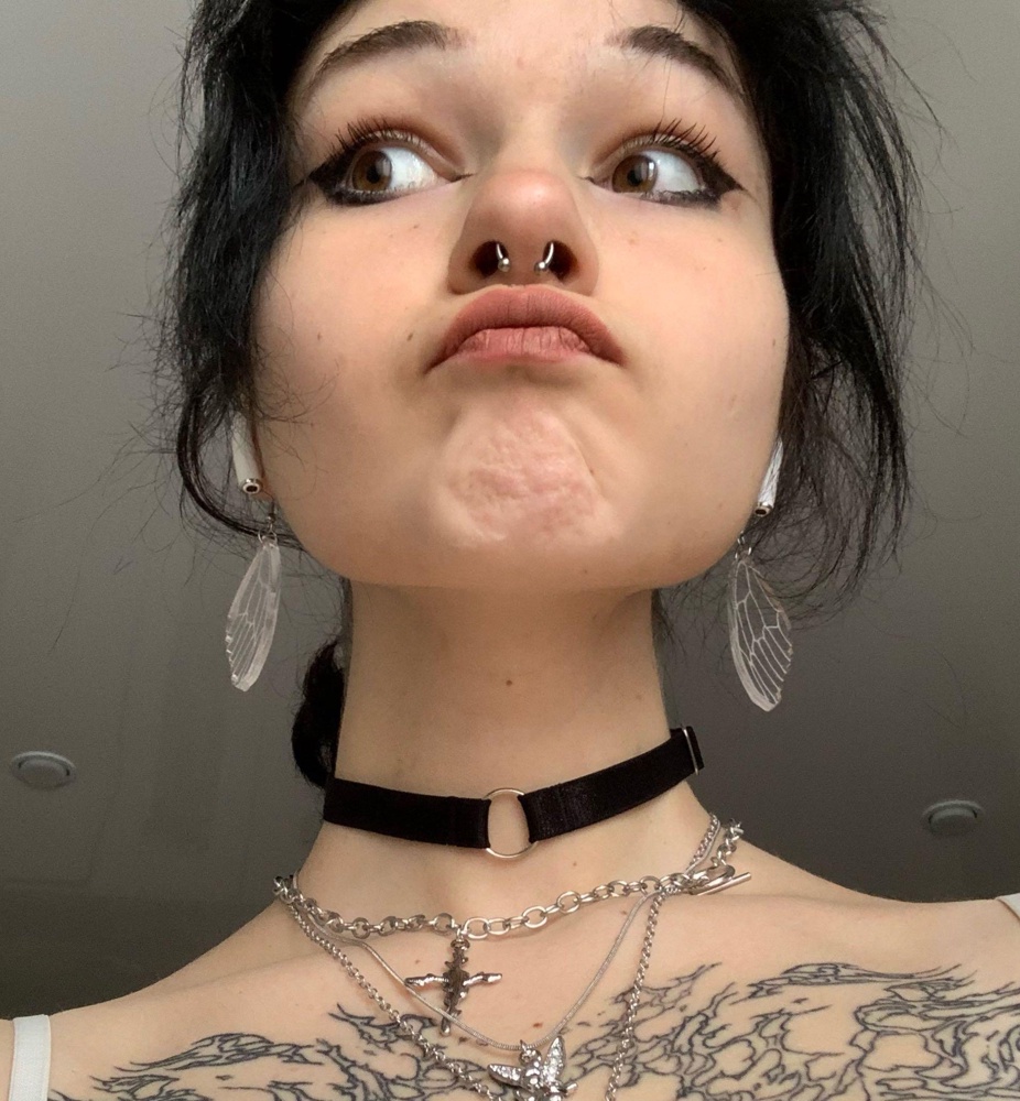 приятный по текстуре + нравится, что он тянется. очень понравилось очень довольна 5 звезд из 5 звезд.