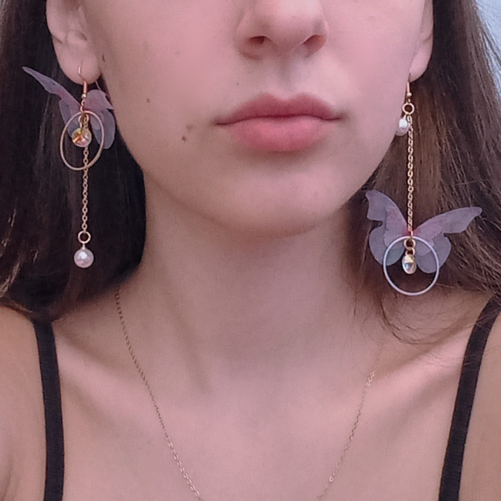 кажется что одна сережка чуть короче другой, но не критично. в целом я довольна. за такую цену вполне неплохо. 💘🥰