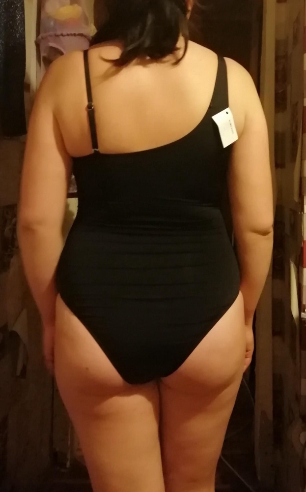 Классный купальник, сел идеально, с моим размером груди F, очень сложно что то подобрать, но этот прижал где надо, не расплюснул. Рекомендую.